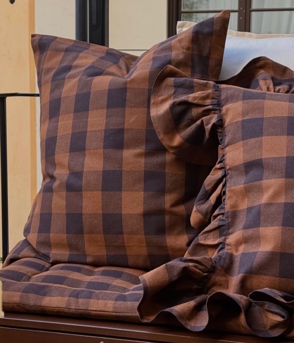 Frill cushion cover brown