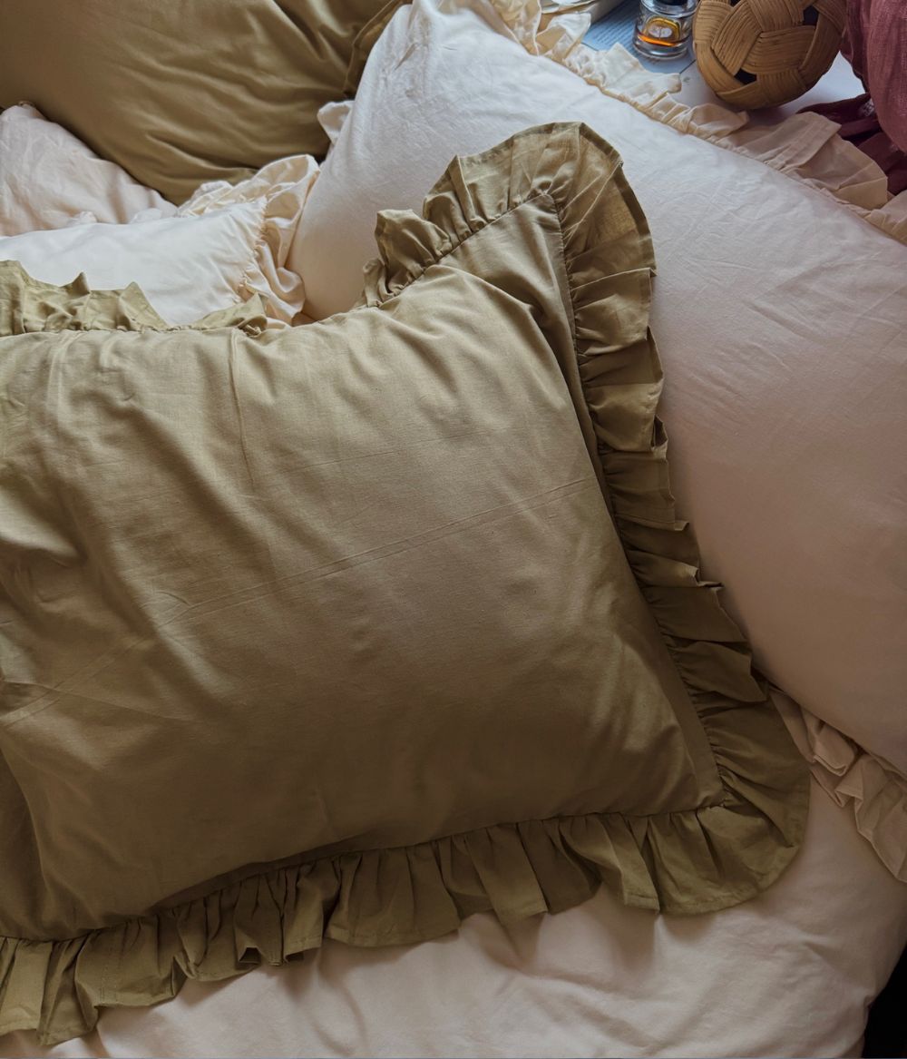 Frill pillow case Bosco