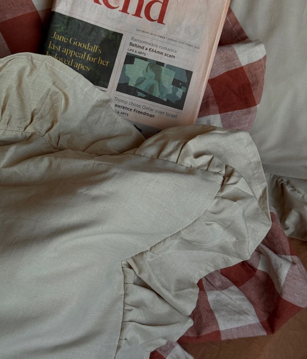 Frill pillow case Pebble