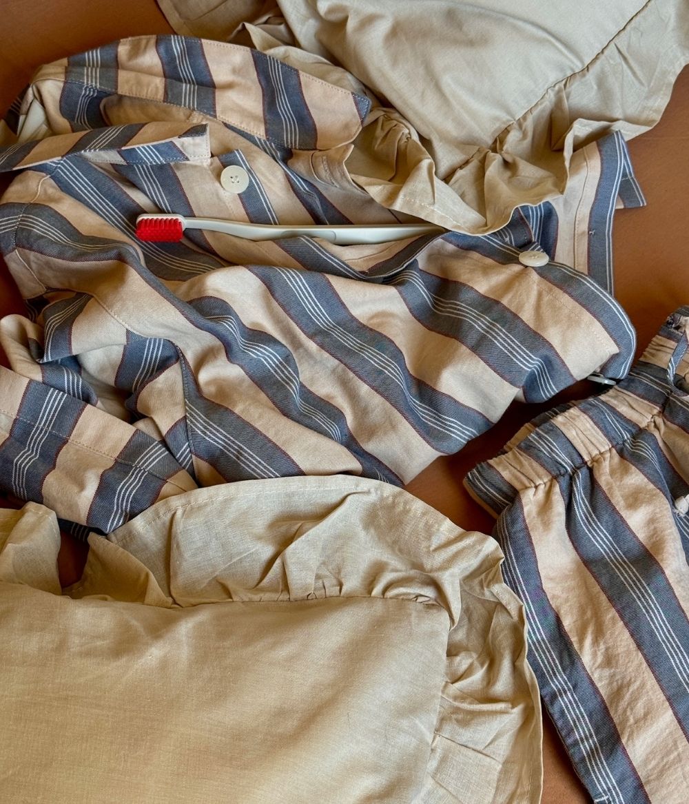 Frill pillow case Pebble